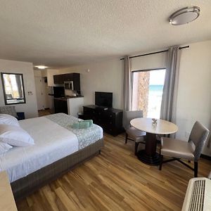 Zimmer mit Kingsize-Bett